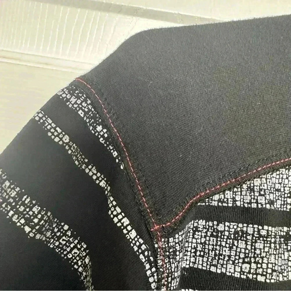 Urbanology T-Shirt Buttons Front Pocket Stripes Black & White Size Medium - Picture 9 of 16
